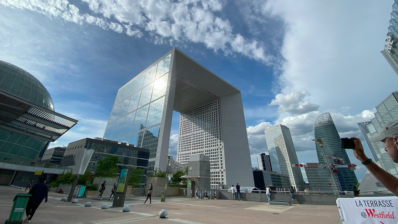 Paris Wie gelingt die Verkehrswende Metropolen in Bewegung Doku Johan von Mirbach La Defense